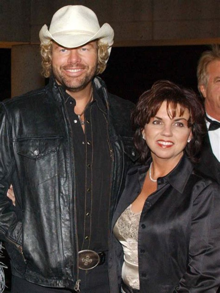 Toby Keith's Wife's Height Revealed